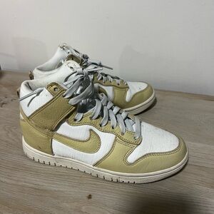 Nike beige high dunks size 6